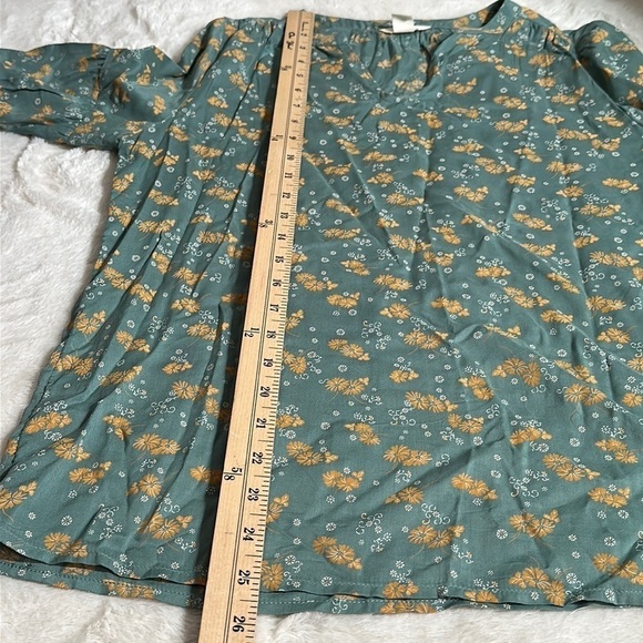 Caslon Split Neck Top in Green Yellow Mia Floral size small 100% Modal - Picture 11 of 15